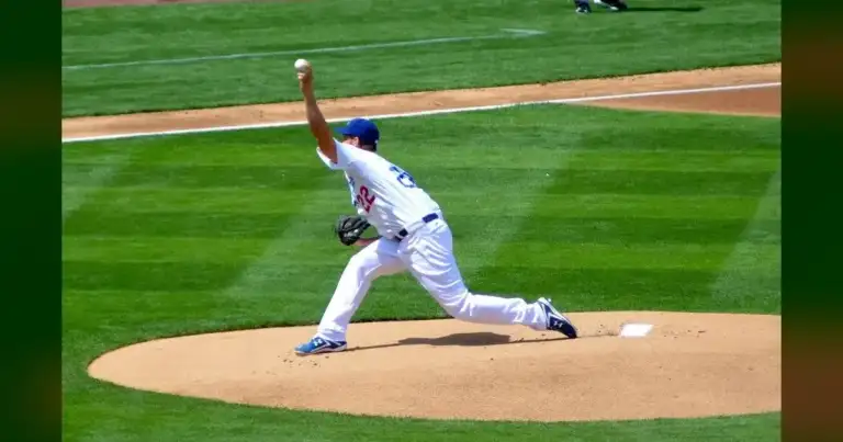 Giants Topple Dodgers 5-3, Seize NL West Division Lead.