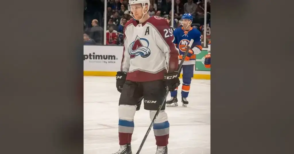 Avs Crush Wild 4-1, Extend Playoff Streak to 6-0