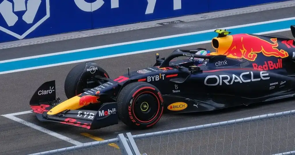 Miami GP: Button's Cameraman & Mechanic Lost It