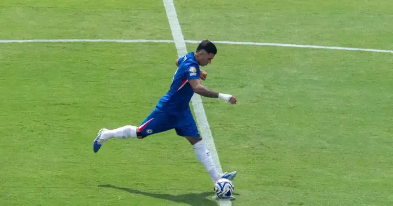 Chelsea's $161M Enzo Fernández price shocks FFP.