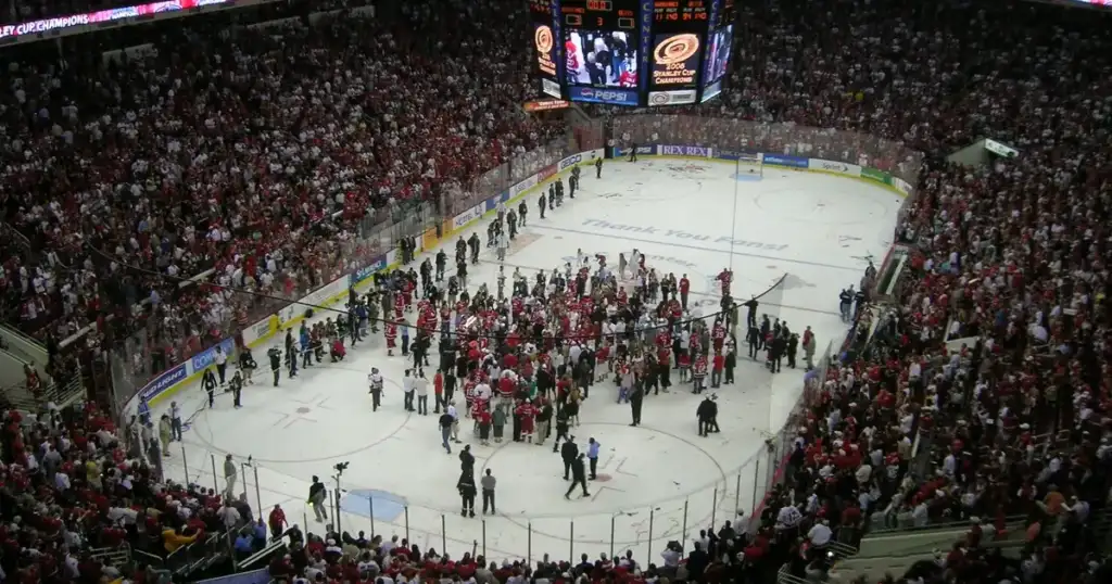 Hurricanes brutally dissect Rangers 4-3, reach Stanley Cup Final