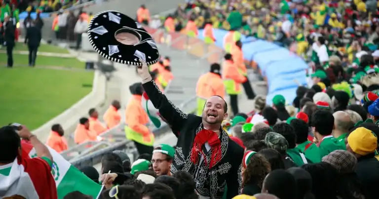 3 Red Cards! Mexico Beats SA 2-0 in World Cup Opener