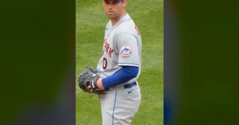 107 mph: Seth Lugo's head hit, now in concussion protocol