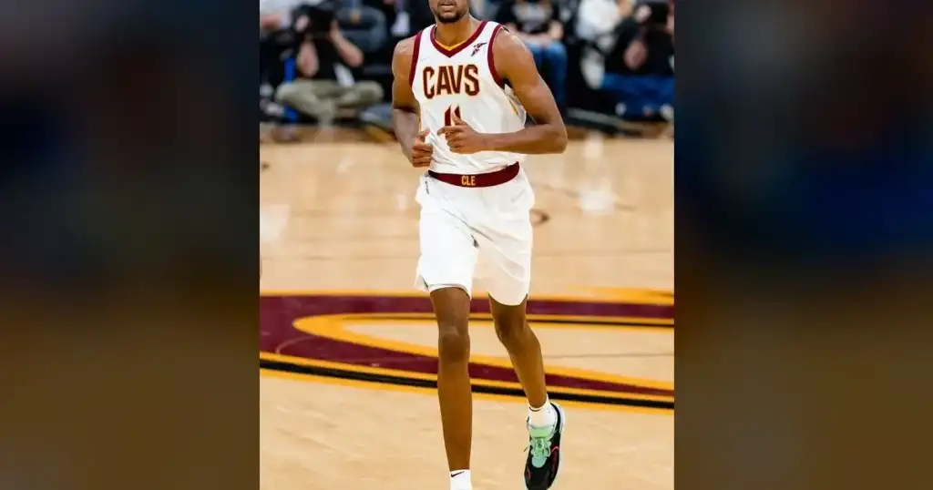 Cavaliers Fans Are Split on Evan Mobley's $200M Future
