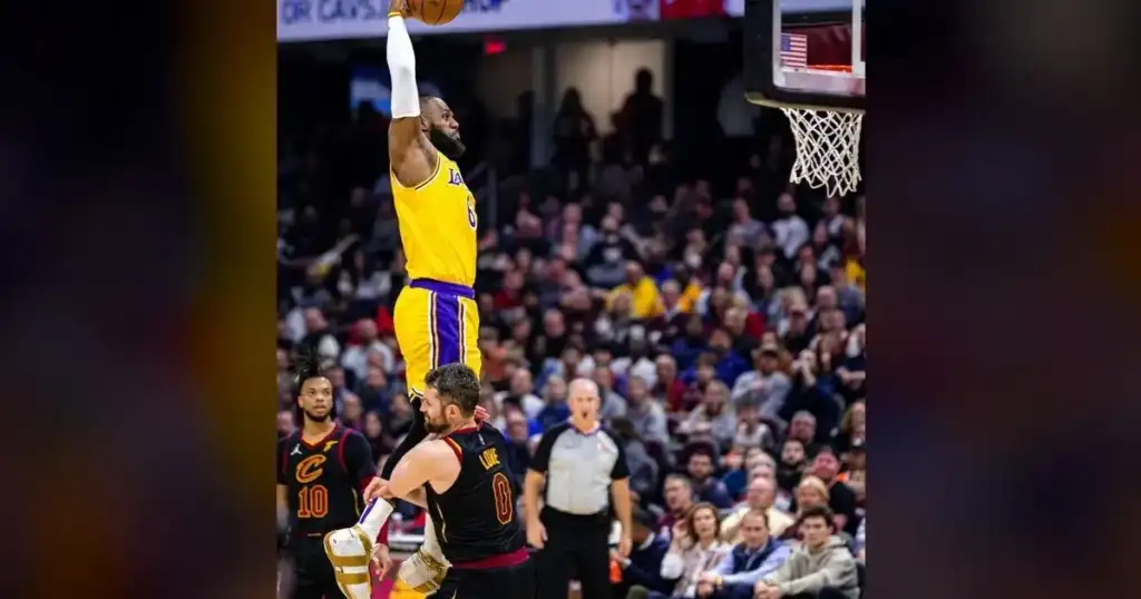 LeBron James returns to L.A. Christmas as Lakers' enemy.