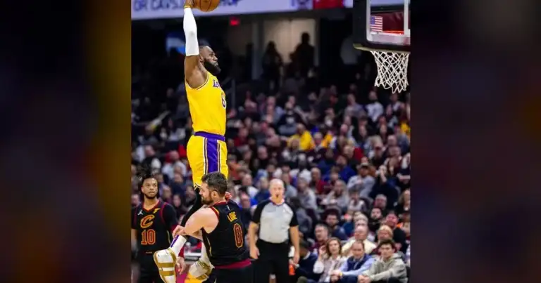 LeBron James returns to L.A. Christmas as Lakers' enemy.